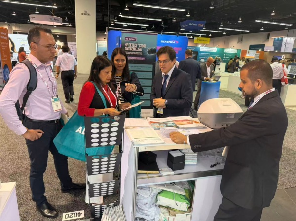 connecting-with-the-global-laboratory-medicine03.jpg